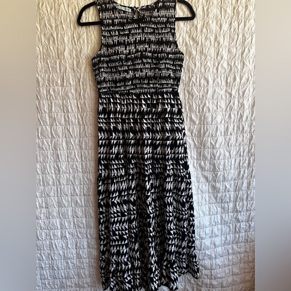 MAURICES Black and White smocked top black-white geo Print Maxi Dress Size small